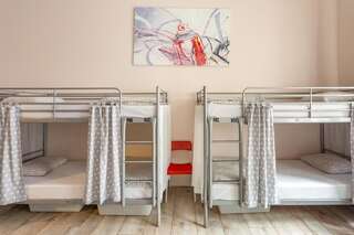 Хостелы Babel Hostel Вроцлав Кровать в общем номере для мужчин и женщин с 10 кроватями-4